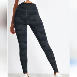 Alo YogaHigh Waisted Vapor Legging - Black Camo
